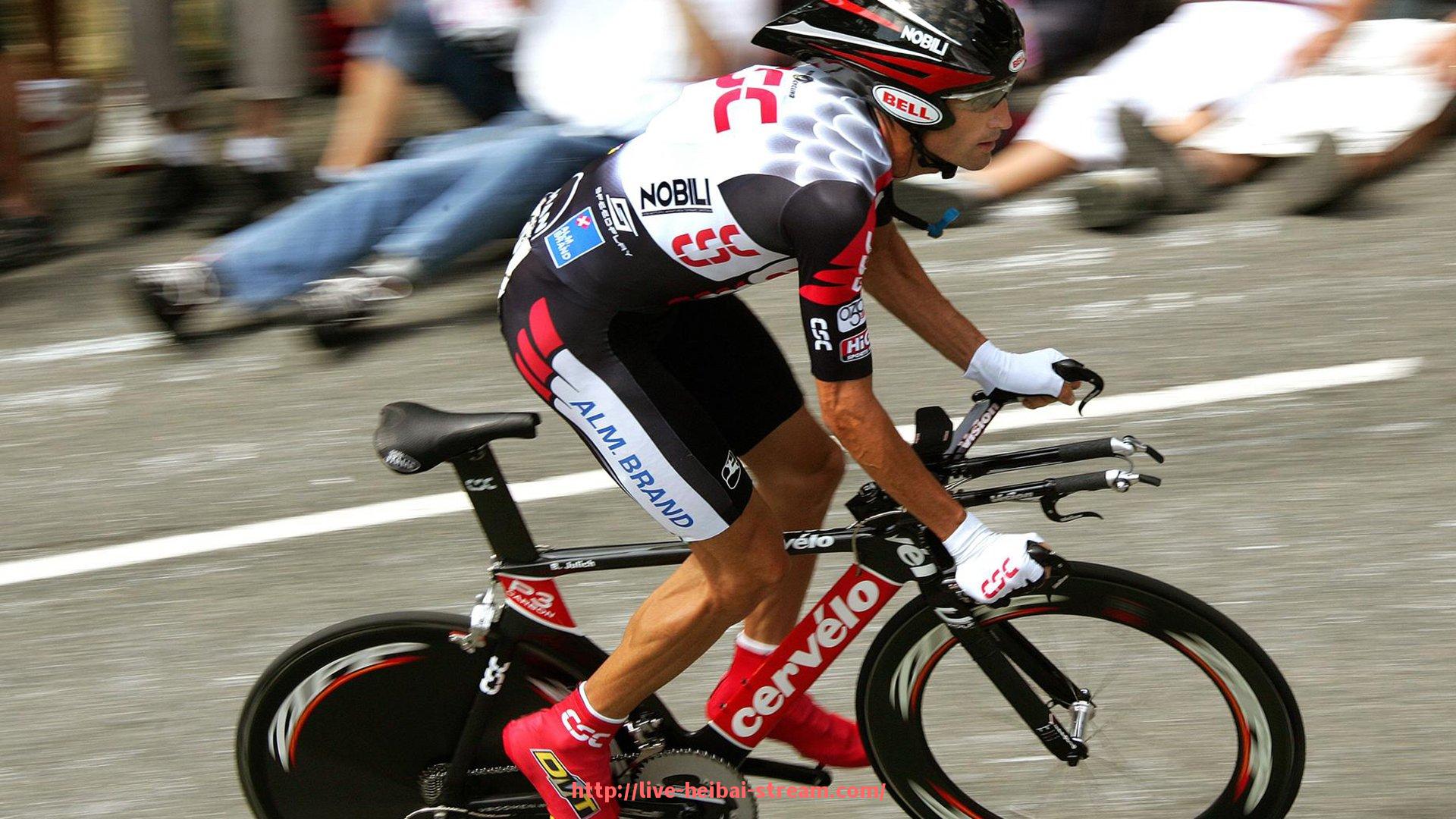 黑白体育直播-英超球员如何庆祝新年？揭秘跨年祝福与节日训练安排